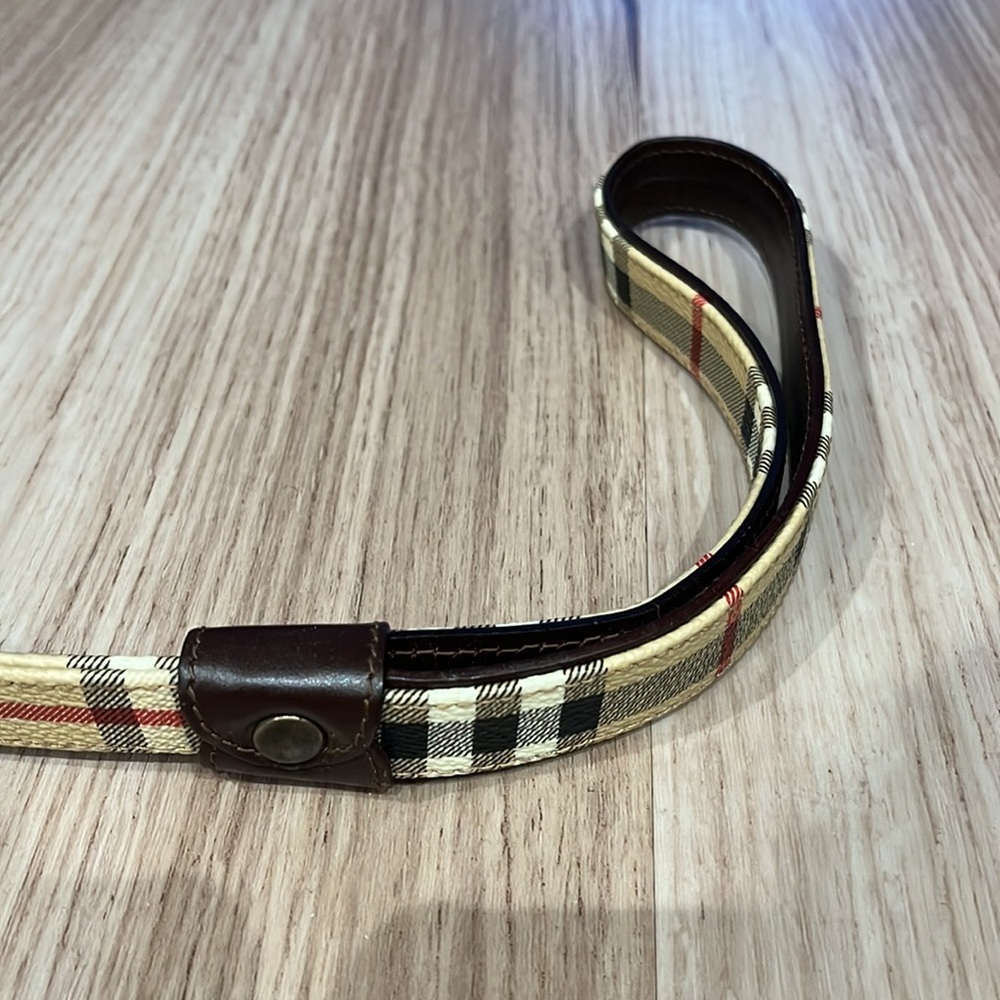 Burberry leather Dog leash! - Picture 5 of 9
